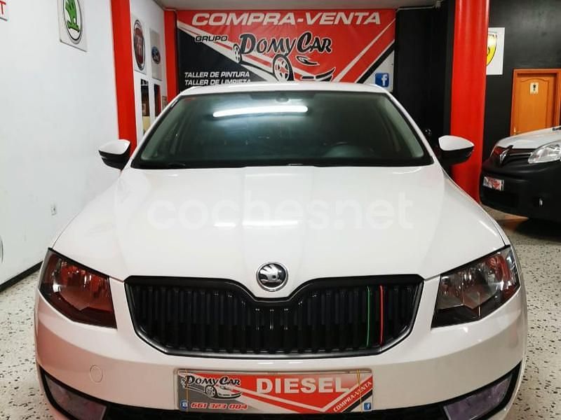 Blanco Usado 2016 Skoda Octavia Ambition Berlina | 9490 € (Super precio) - Imagen 1/4