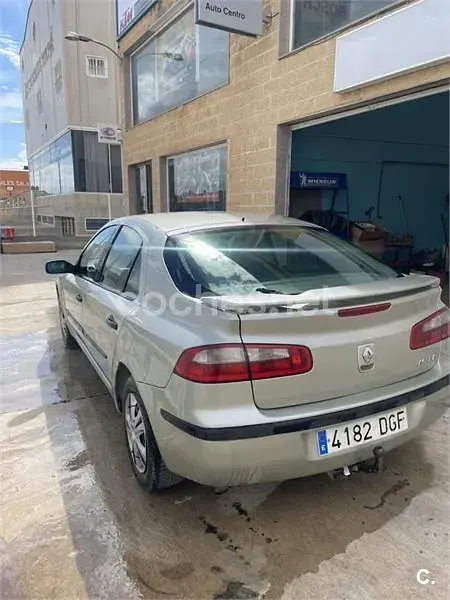 Usado Renault Laguna II Authentique 100 CV (73 kW) 2005 Beige Berlina
