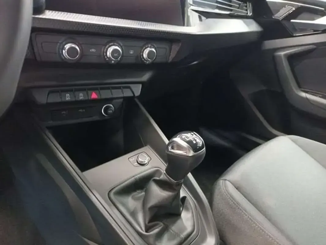 Nuevo Audi A1 Sportback 95 CV (69 kW) 2026 Plateado Utilitario