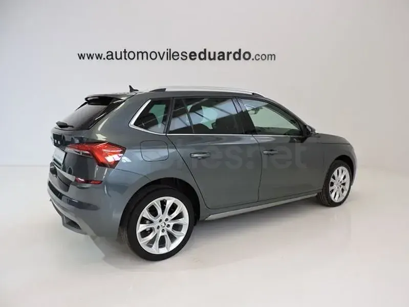 Usado Skoda Kamiq Style 115 CV (84 kW) 2020 Gris / plata SUV