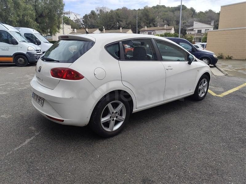 Usado Seat Leon Reference 105 CV (77 kW) 2011 Blanco Utilitario