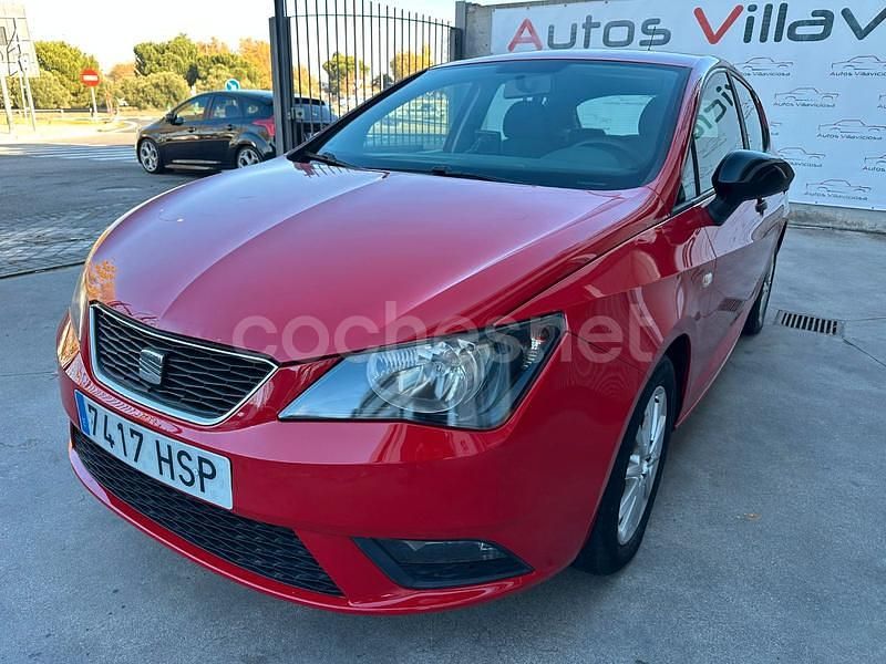 Usado Seat Ibiza Reference 70 CV (51 kW) 2013 Rojo Berlina
