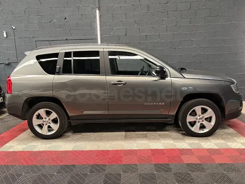 Usado Jeep Compass Limited 136 CV (100 kW) 2012 Gris / plata SUV