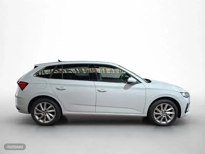 Usado Skoda Scala Selection 150 CV (110 kW) 2025 Blanco Utilitario