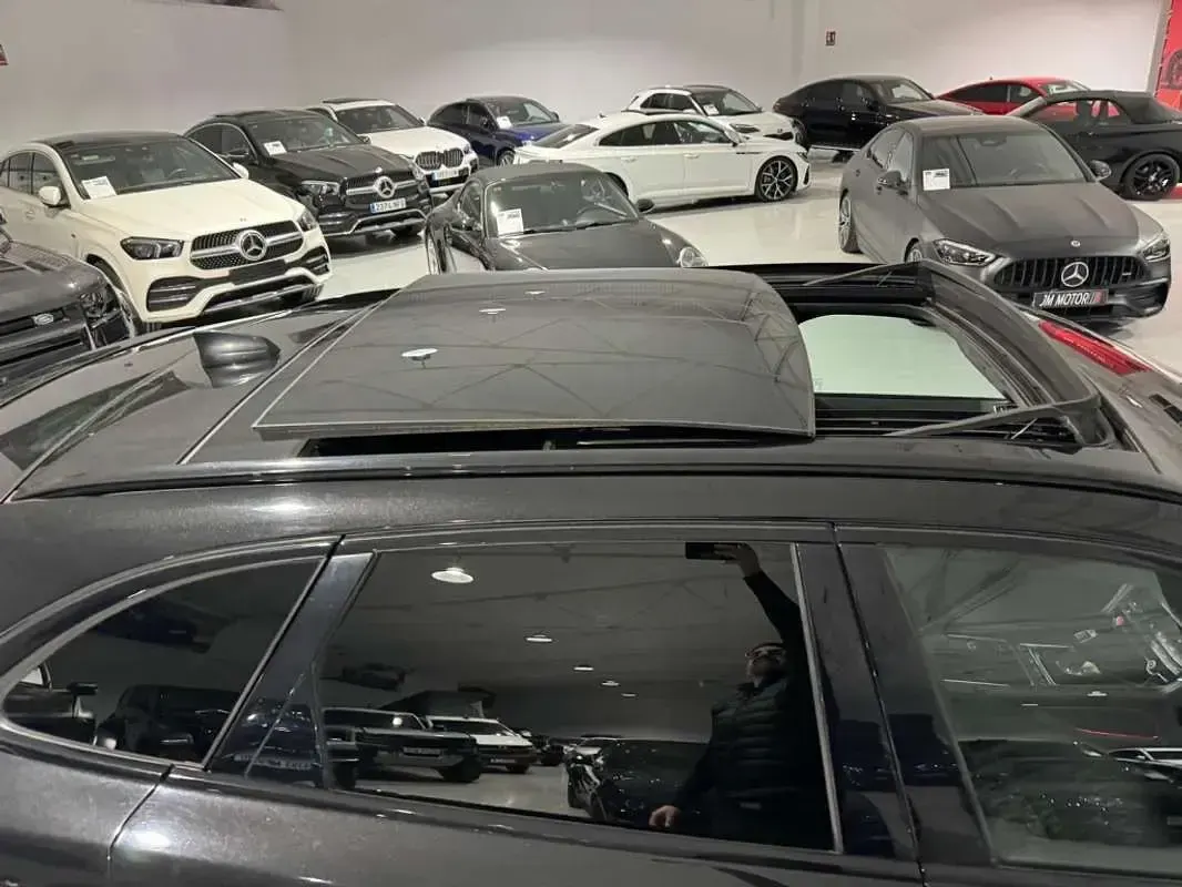 Usado Jaguar F-Pace SVR 551 CV (405 kW) 2019 Negro SUV