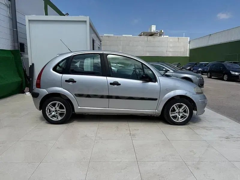 Usado Citroën C3 90 CV (66 kW) 2005 Gris / plata Berlina