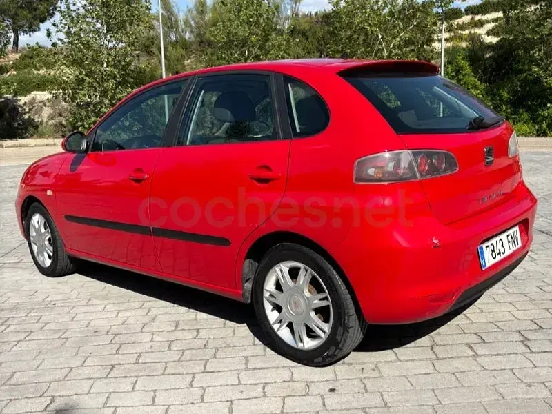 Usado Seat Ibiza 85 CV (62 kW) 2007 Rojo Utilitario