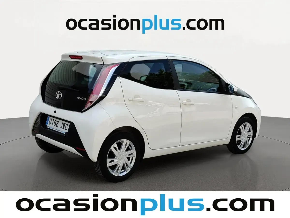 Usado Toyota Aygo X-play 69 CV (50 kW) 2017 Blanco Utilitario