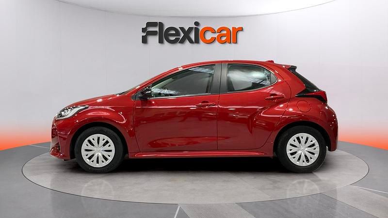 Usado Toyota Yaris Hybrid Active 116 CV (85 kW) 2023 Rojo Utilitario
