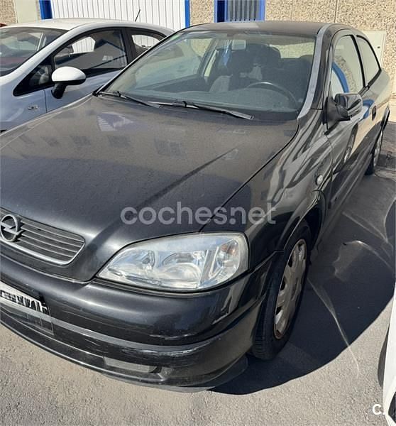 Usado Opel Astra Comfort 100 CV (73 kW) 2001 Negro Berlina