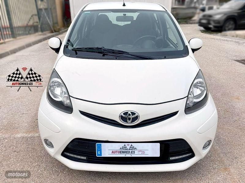 Usado Toyota Aygo City 68 CV (50 kW) 2012 Blanco Utilitario