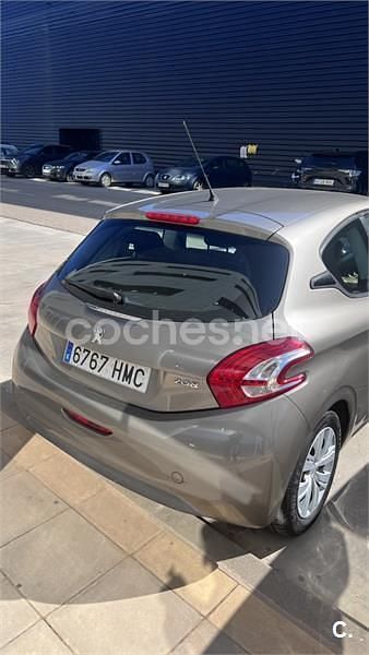 Usado Peugeot 208 Active 68 CV (50 kW) 2013 Marrón Utilitario