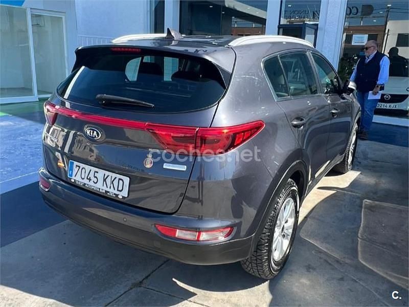 Usado Kia Sportage 115 CV (84 kW) 2018 Gris / plata SUV