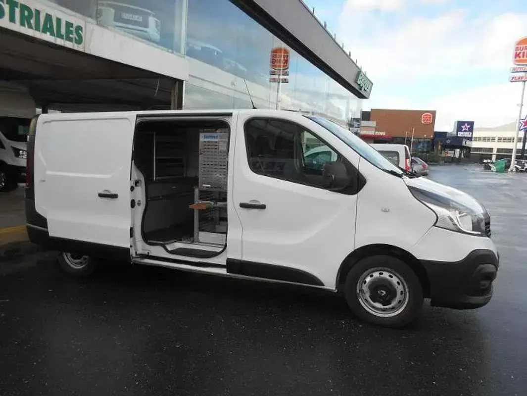 Usado Renault Trafic 116 CV (85 kW) 2016 Blanco Monovolumen