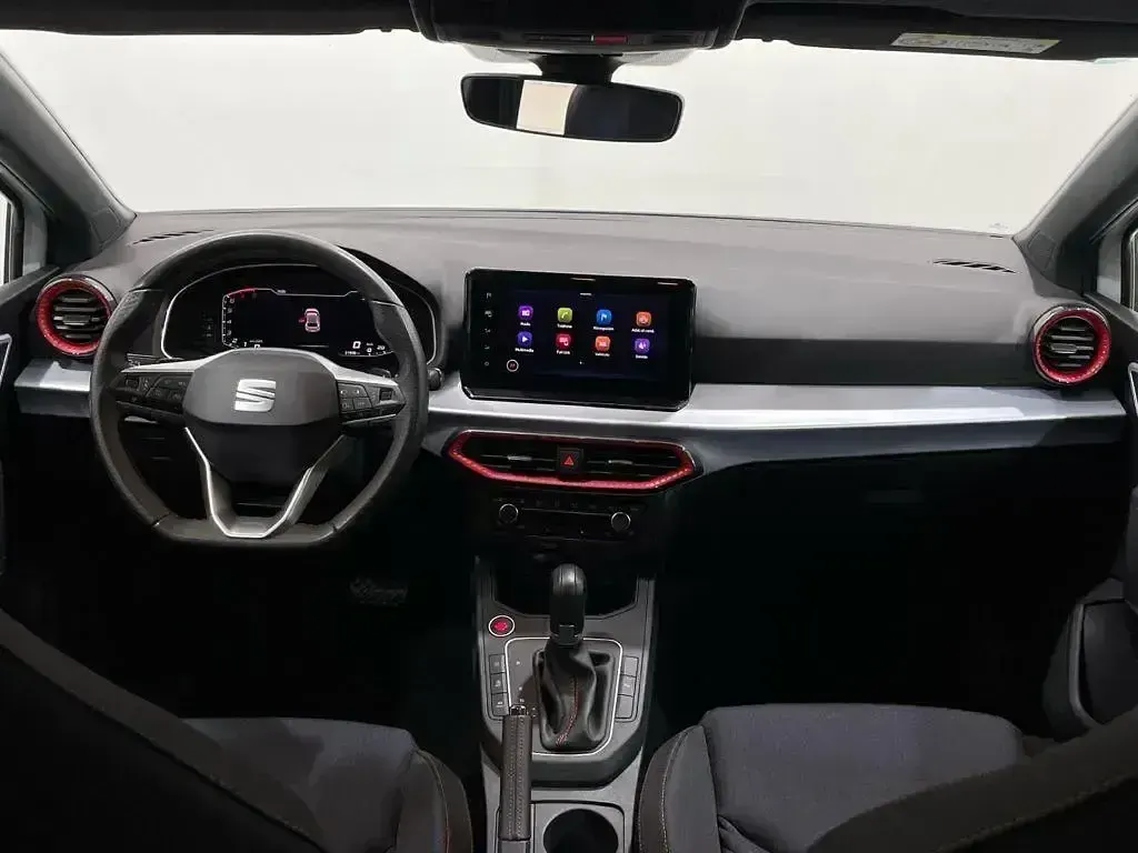 Usado Seat Ibiza FR 150 CV (110 kW) 2024 Blanco Utilitario