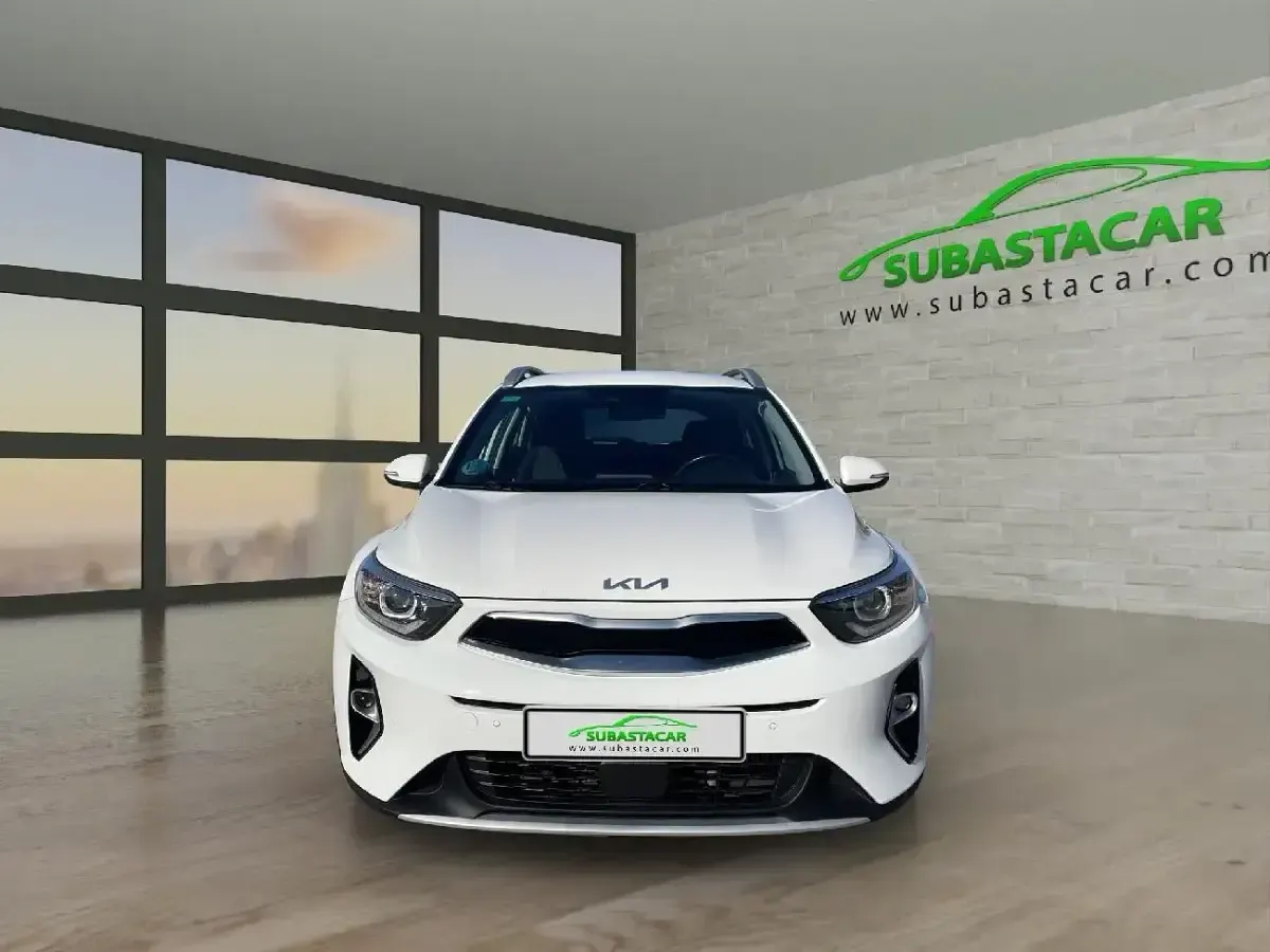 Usado Kia Stonic 100 CV (73 kW) 2022 Blanco SUV