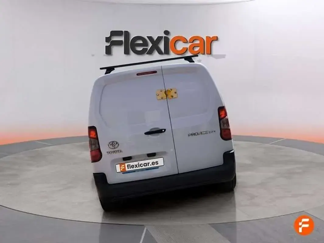 Usado Toyota Proace City City 102 CV (75 kW) 2020 Blanco Monovolumen