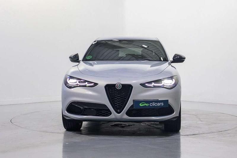 Usado Alfa Romeo Stelvio Veloce 209 CV (153 kW) 2024 Plateado SUV