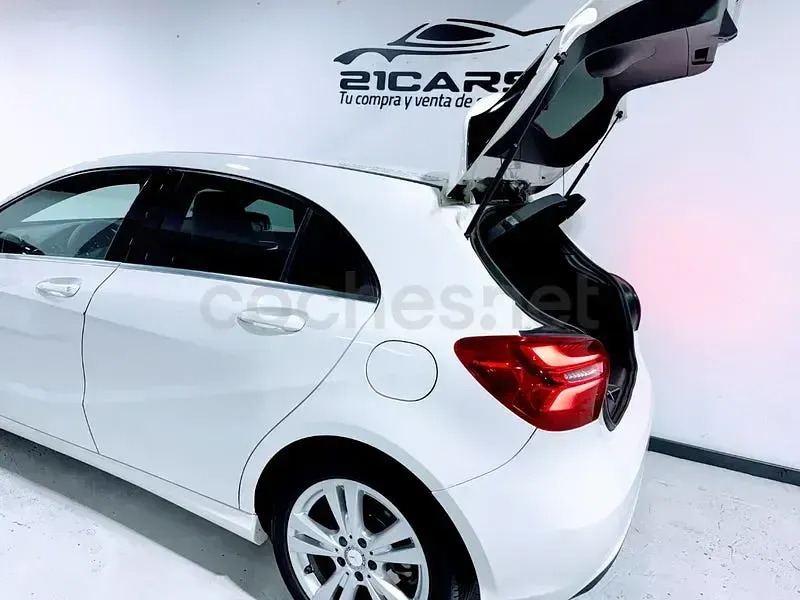 Käytetty Mercedes A200 Urban 136 HP (100 kW) 2016 Valkoinen Sedan