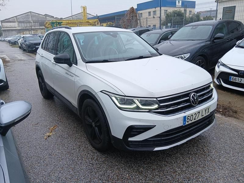 Usado VW Tiguan Sportline 150 CV (110 kW) 2022 Blanco SUV