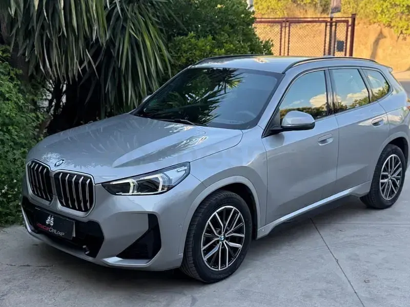Usado BMW X1 Comfort Edition 150 CV (110 kW) 2025 Gris / plata SUV