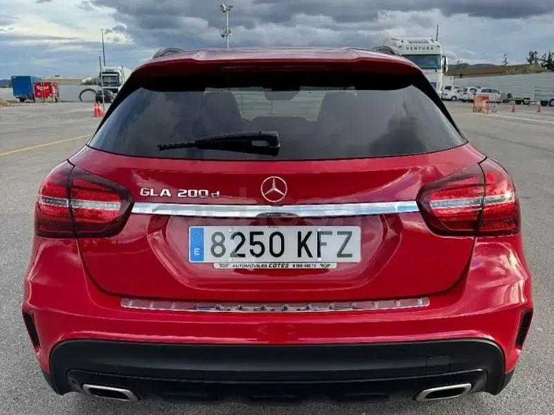 Usado Mercedes GLA200 136 CV (100 kW) 2018 Rojo SUV