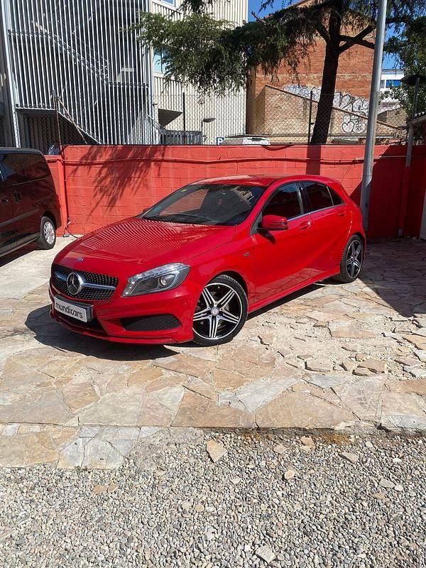Usado Mercedes A250 AMG line 212 CV (155 kW) 2013 Rojo Utilitario