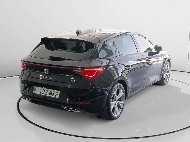 Usado Seat Leon FR 131 CV (96 kW) 2023 Negro Utilitario
