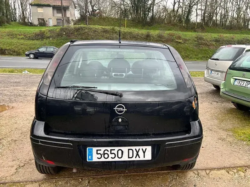 Usado Opel Corsa 80 CV (58 kW) 2006 Negro Utilitario
