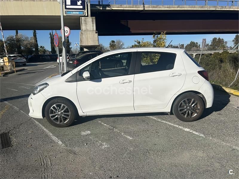 Usado Toyota Yaris City 69 CV (50 kW) 2016 Blanco Berlina