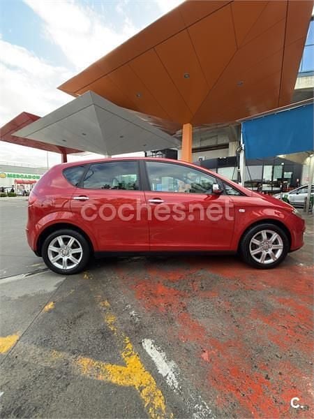 Usado Seat Altea Reference 102 CV (75 kW) 2005 Rojo Monovolumen