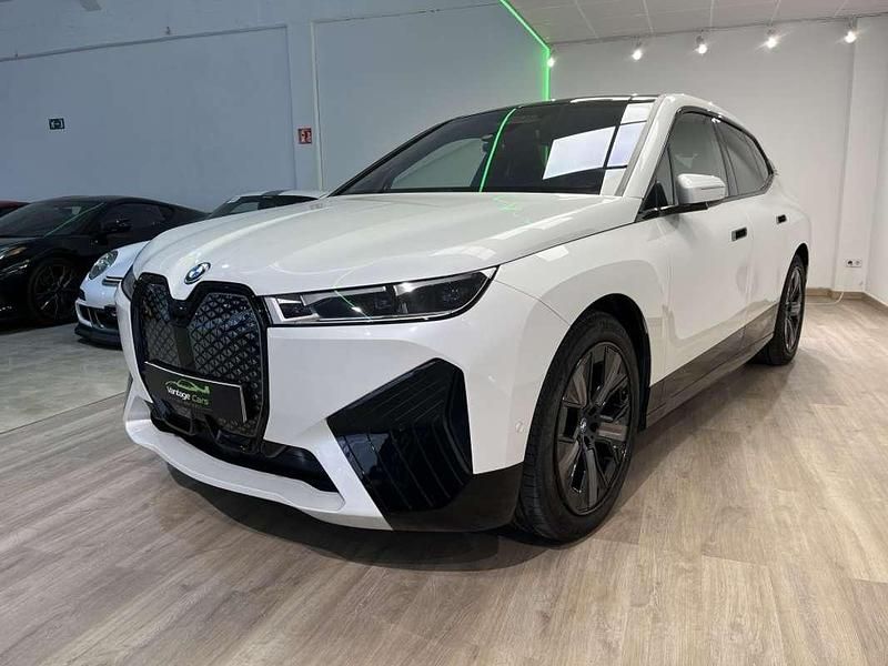 Używany BMW i7 M Sport 334 kW (455 KM) 2023 Biały Sedan/Limuzyna