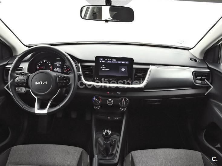 Usado Kia Stonic 84 CV (61 kW) 2022 Blanco SUV