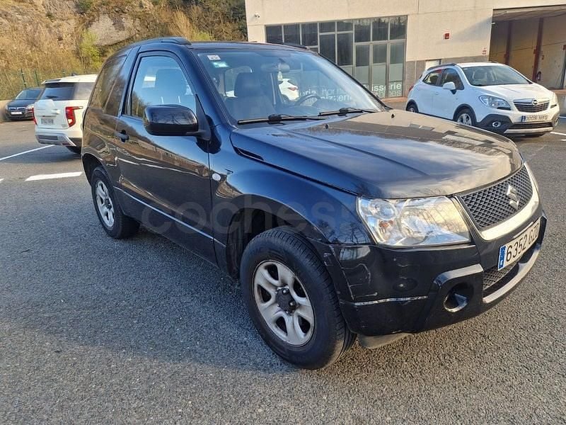 Usado Suzuki Grand Vitara 106 CV (77 kW) 2010 Negro SUV