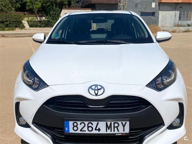 Blanco Usado 2024 Toyota Yaris Hybrid Active Berlina | 20.200 € (Buen precio) - Imagen 1/4