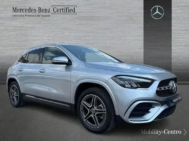 Usado Mercedes GLA250 218 CV (160 kW) 2025 Plata hightech SUV