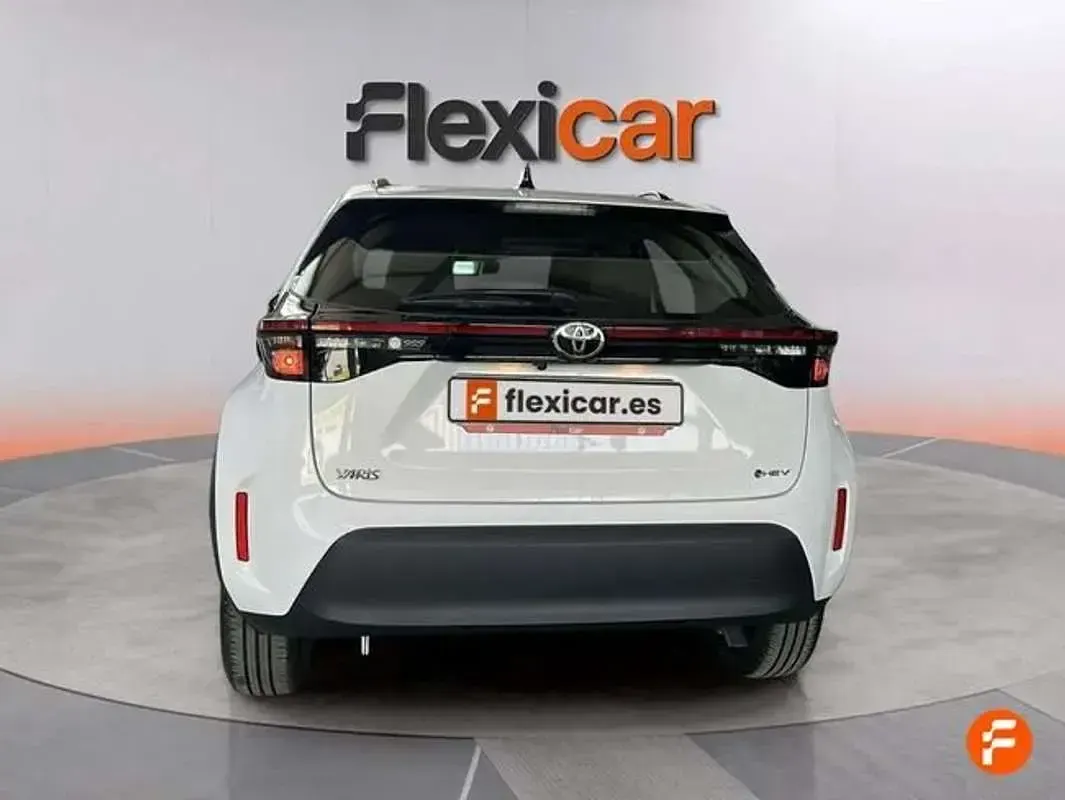 Usado Toyota Yaris Cross Active 131 CV (96 kW) 2026 Blanco SUV