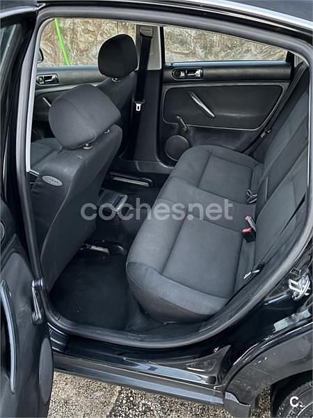 Usado VW Passat Trendline 130 CV (95 kW) 2001 Negro Berlina
