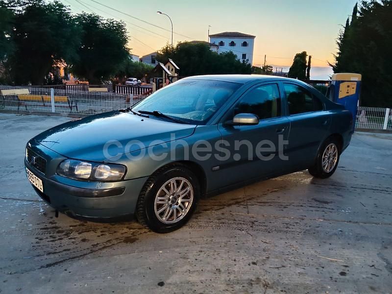 Gris / plata Usado 2004 Volvo S60 Summum Berlina | 2790 € (Precio justo) - Imagen 1/4