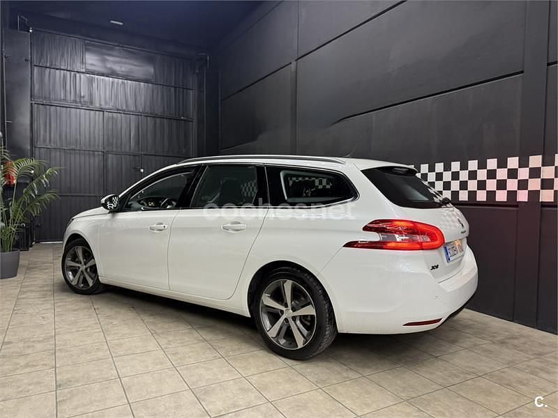 Usado Peugeot 308 SW Allure 120 CV (88 kW) 2017 Blanco Familiar