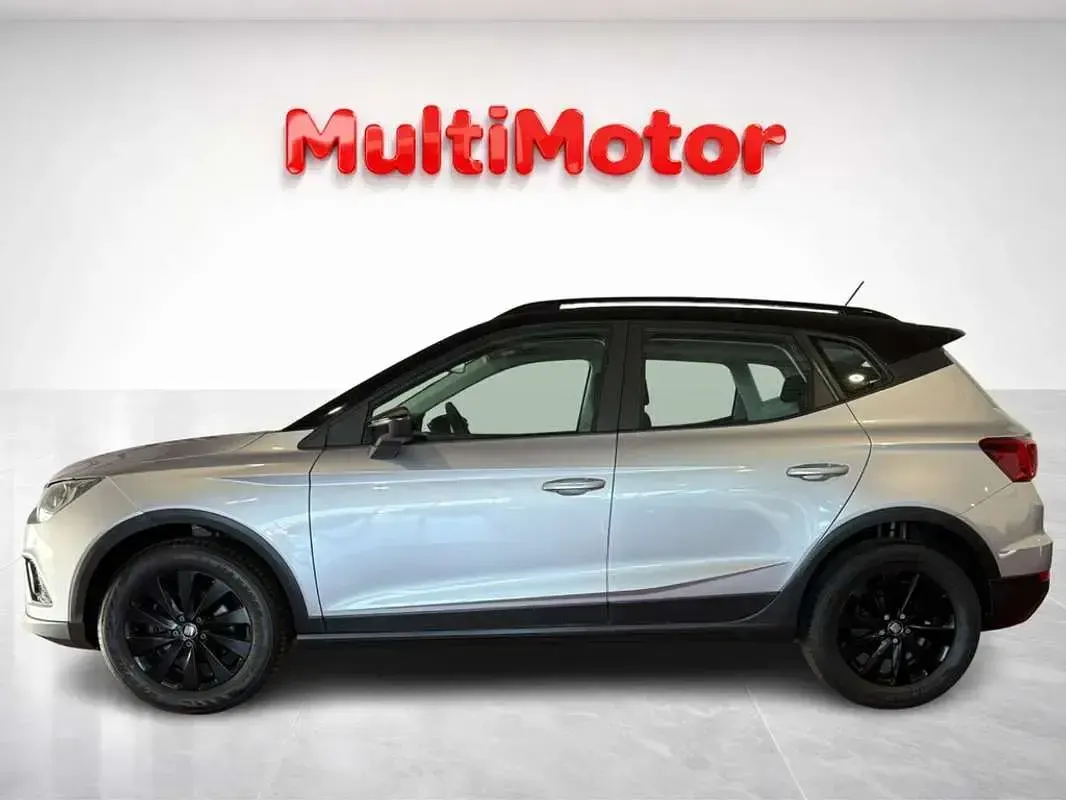 Usado Seat Arona Ecomotive 95 CV (69 kW) 2020 Gris SUV