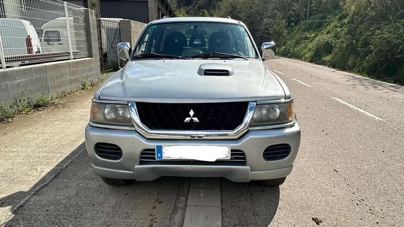 Plateado Usado 2004 Mitsubishi Montero Sport SUV | 6300 € - Imagen 1/4