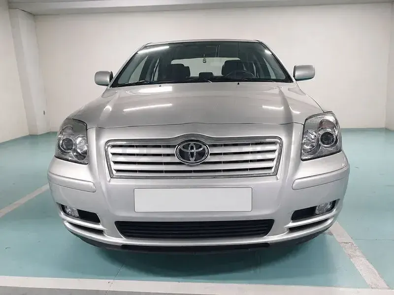 Usado Toyota Avensis Sol 129 CV (94 kW) 2003 Beige Berlina