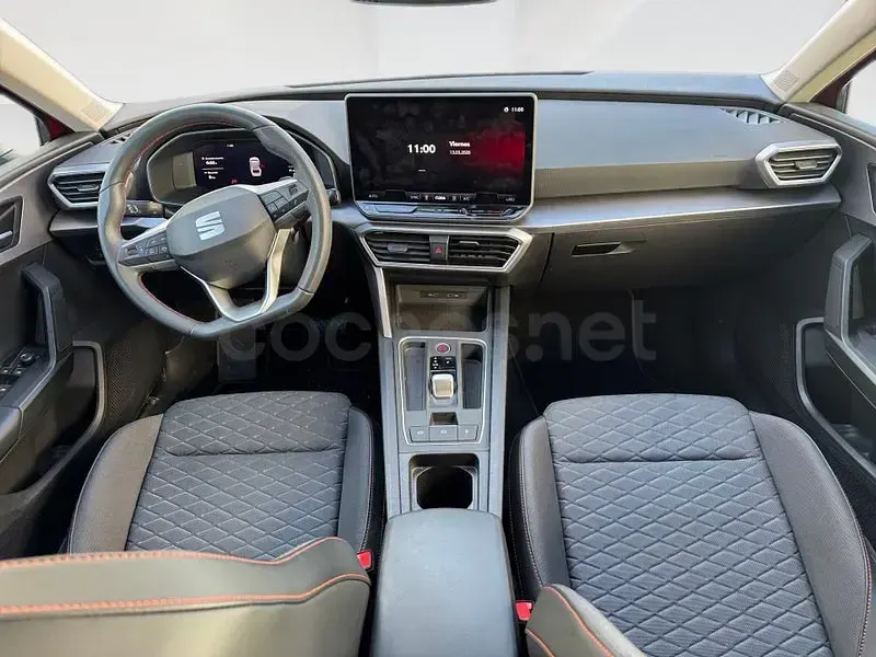 Usado Seat Leon FR 204 CV (150 kW) 2025 Rojo Berlina