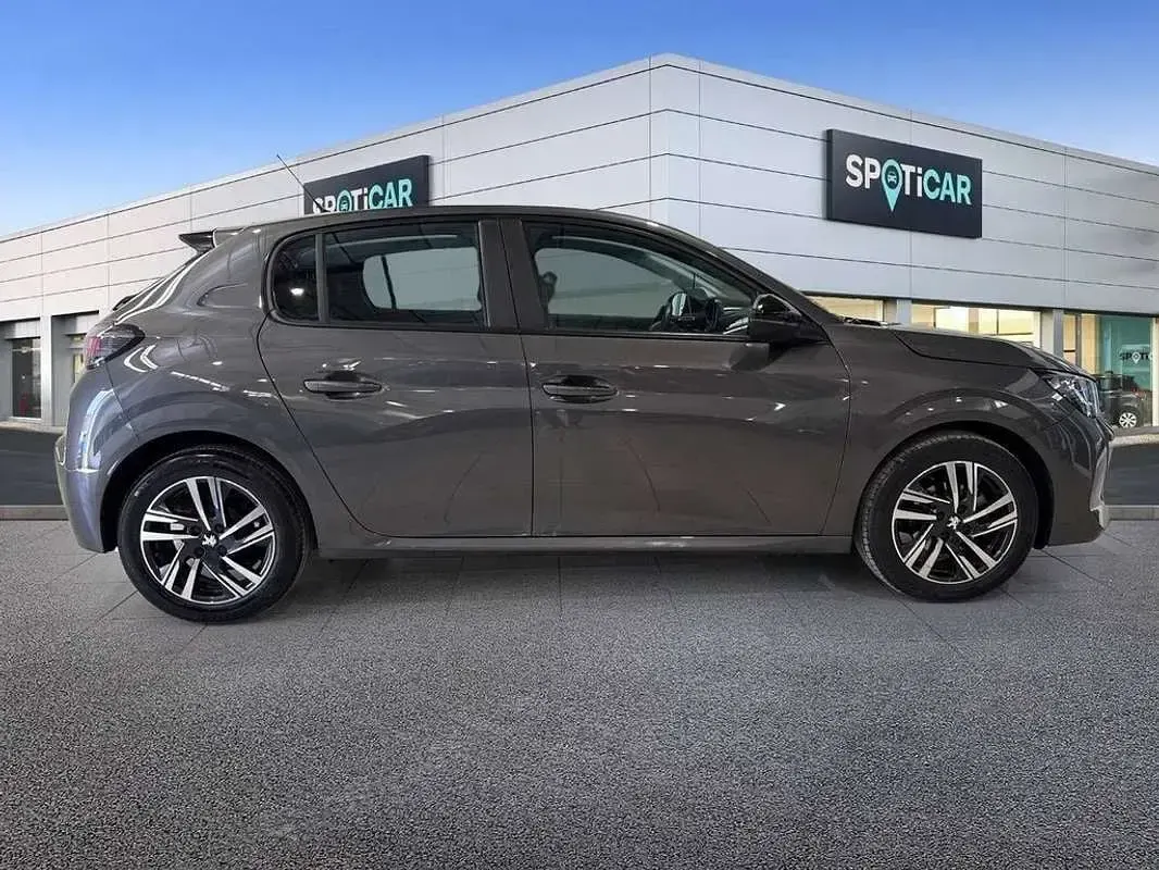 Usado Peugeot 208 Active 75 CV (55 kW) 2023 Gris Utilitario