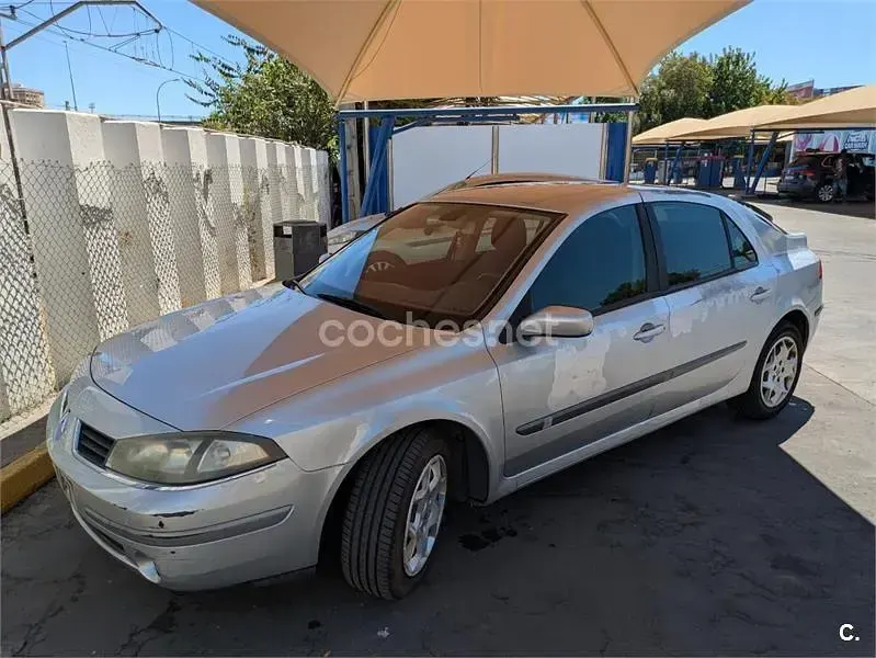Usado Renault Laguna II Expression 110 CV (80 kW) 2005 Gris / plata Berlina