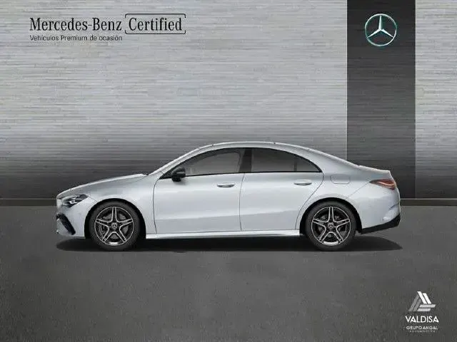 Usado Mercedes CLA220 190 CV (139 kW) 2025 Plata hightech Berlina