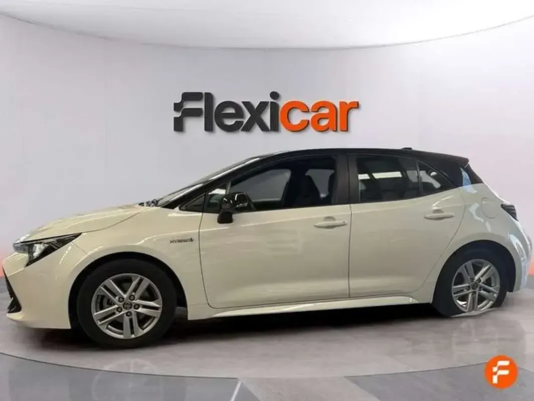 Usado Toyota Corolla Active 122 CV (89 kW) 2021 Blanco Berlina