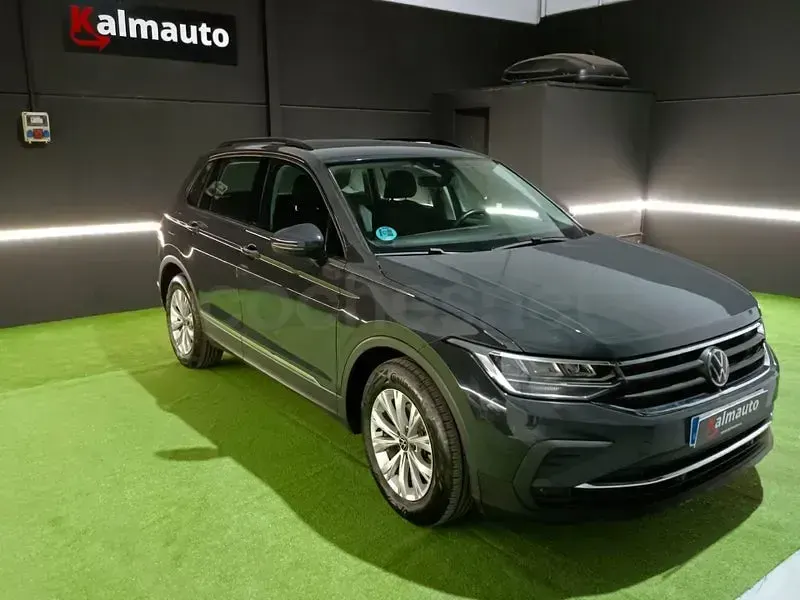 Usado VW Tiguan 122 CV (89 kW) 2022 Gris / plata SUV