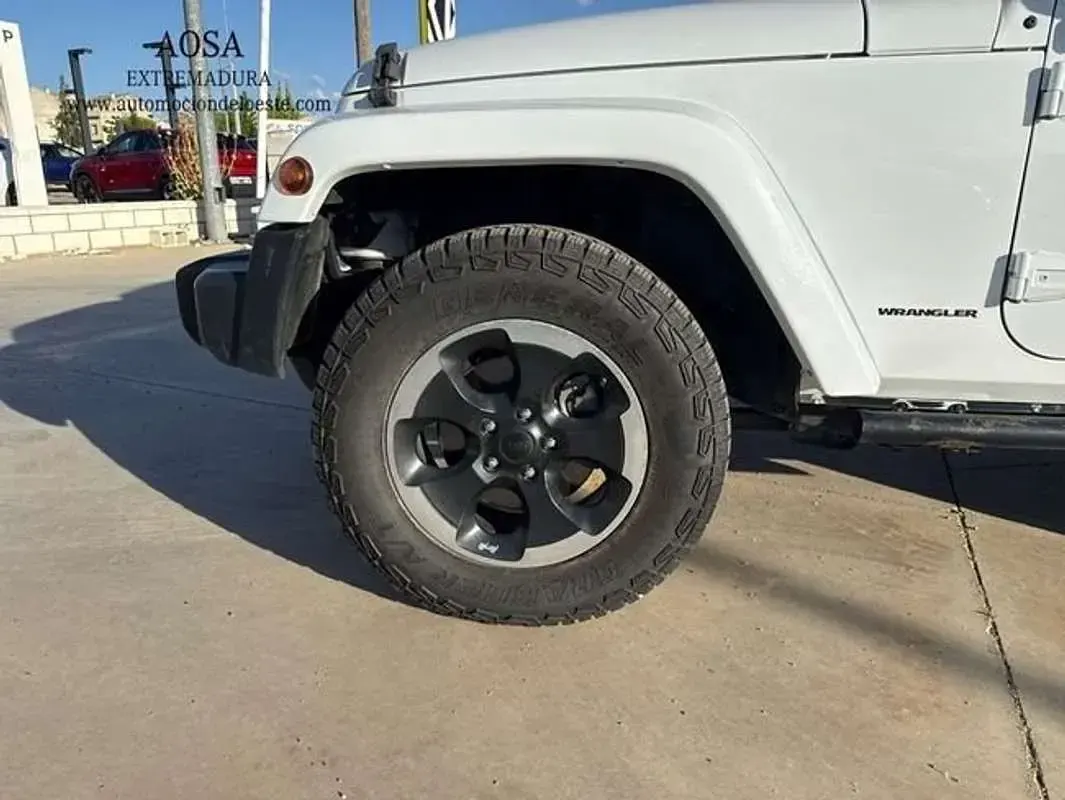 Usado Jeep Wrangler Sahara 203 CV (149 kW) 2015 Blanco SUV